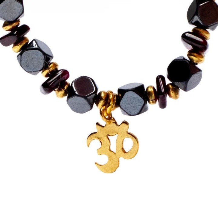 Hematite/garnet facet bracelet with ohm elastic -- 0.5cm 7cm