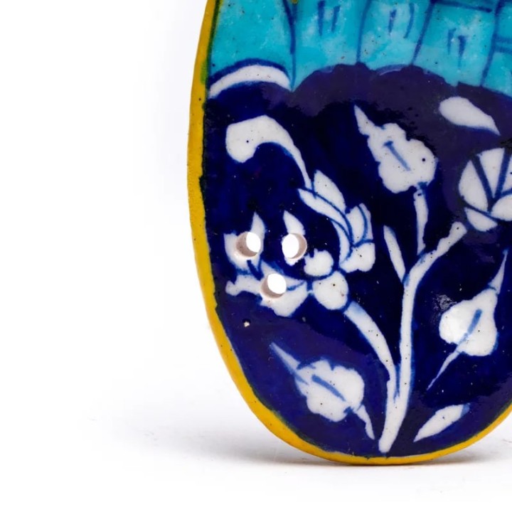 Incense burner offering hands blue ±10x5.5 cm ±50 g
