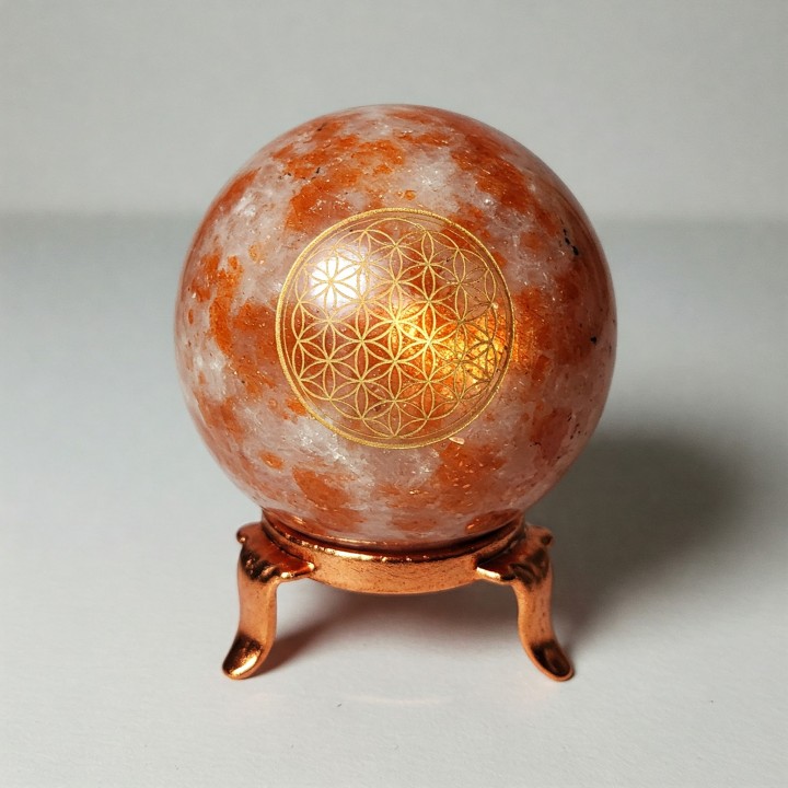 Orgonit Kula z Kamienia Słonecznego Sunstone, symbol Flower of Life Odpromiennik z podstawką, Rozmiar 5cm