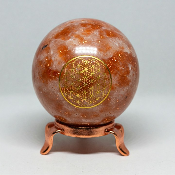 Orgonit Kula z Kamienia Słonecznego Sunstone, symbol Flower of Life Odpromiennik z podstawką, Rozmiar 5cm