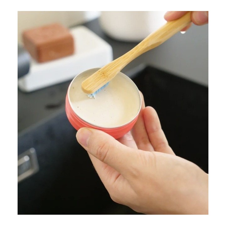 Solid toothpaste with white clay Najel