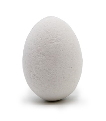 Musujace jajko do kapieli Kokos 65 g zapach kokosa - zdjęcie główne produktu