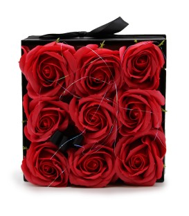 Bukiet Kwiatów Mydlanych 9 Czerwonych Róż w Pudełku Prezentowym