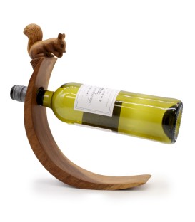 Drewniany balansujacy stojak na wino Wiewiorka z drewna Suar