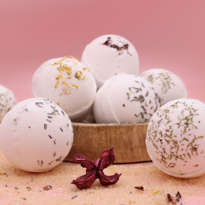 Kula do kąpieli z solą himalajską Relax Lawenda i Olej Jojoba 180 g